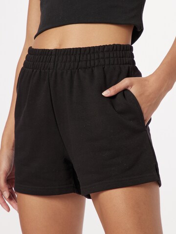 Gina Tricot Regular Shorts 'Remi' in Schwarz