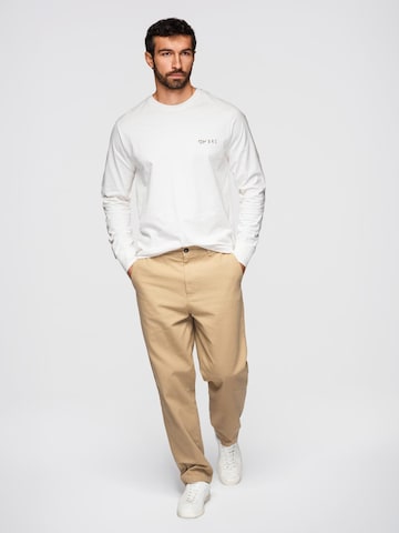 Tricou de la Ombre pe alb