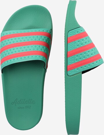 ADIDAS ORIGINALS - Zapatos abiertos 'Adilette' en verde