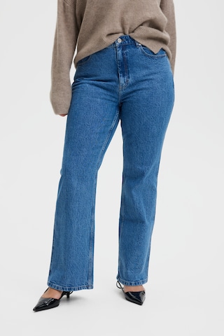 Gestuz Flared Jeans 'Lucie' in Blue: front