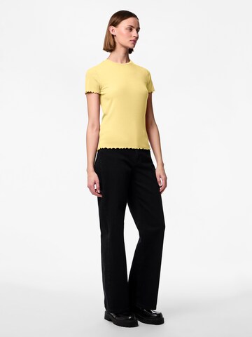 Maglietta 'PCNicca' di PIECES in giallo