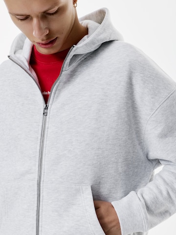 Veste de survêtement Pull&Bear en gris