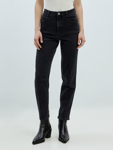 EDITED Slimfit Jeans 'Jeylana' in Zwart: voorkant
