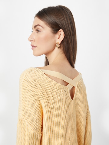 ABOUT YOU Sweater 'Liliana' in Yellow