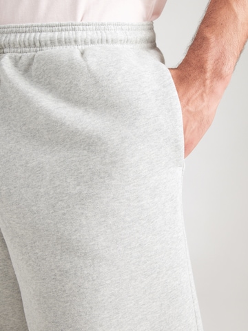 Regular Pantaloni de la GAP pe gri