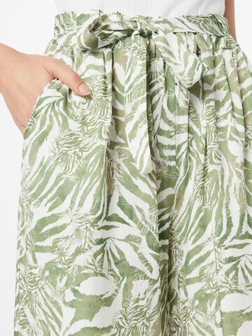ZABAIONE Loosefit Kalhoty 'Maya' – zelená