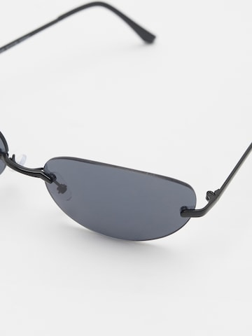 Pull&Bear Sunglasses in Black