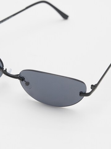 Lunettes de soleil Pull&Bear en noir