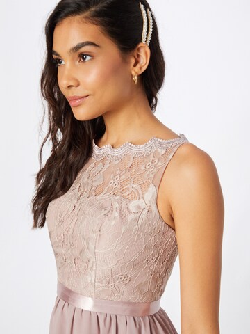 Rochie de cocktail de la MAGIC NIGHTS pe roz