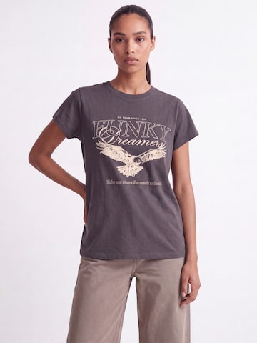 Tricou 'JXASTRID' de la JJXX pe gri: față