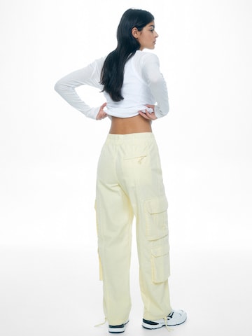 Pull&Bear Wide leg Cargo Jeans in Yellow