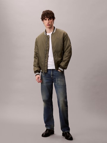 Calvin Klein Jeans Välikausitakki 'TIPPED HERO' värissä vihreä