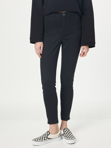 GAP Skinny Jeans in Black: front