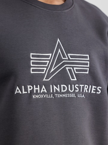 ALPHA INDUSTRIES Sweatshirt in Grau