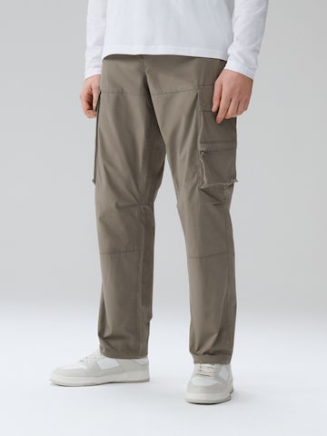 Regular Pantalon cargo Next en vert : devant