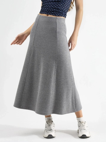 Gonna di Busem in grigio: frontale