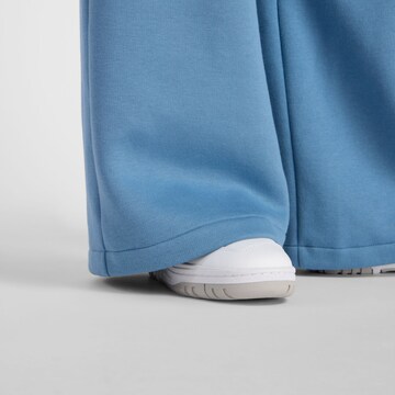 new balance Wide leg Broek 'Linear Heritage' in Blauw