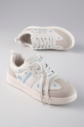 Aniston Sneakers in Beige