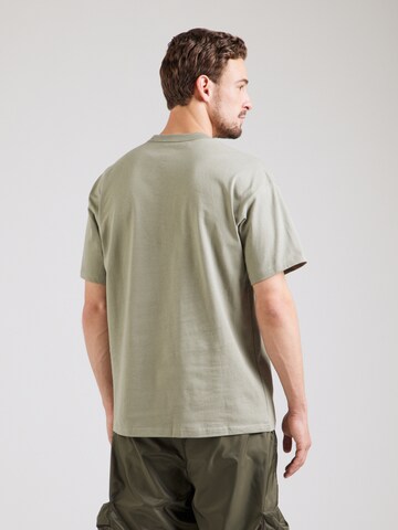 Nike Sportswear Paita 'Premium Essentials' värissä vihreä