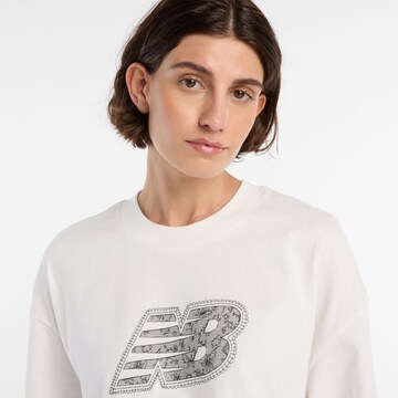 Maglia extra large di new balance in bianco