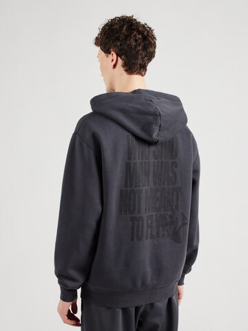 Jordan Sweatshirt in Black: front