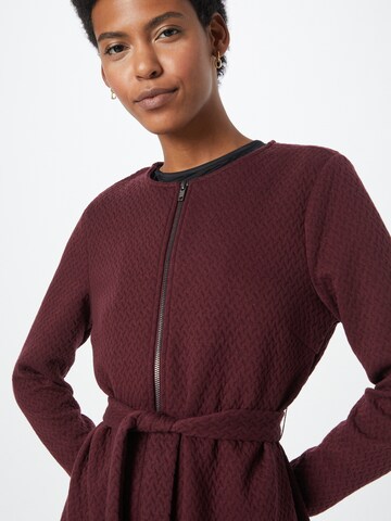 Cardigan 'NAJA' VILA en rouge