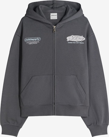 Bershka Collegetakki värissä harmaa: etupuoli