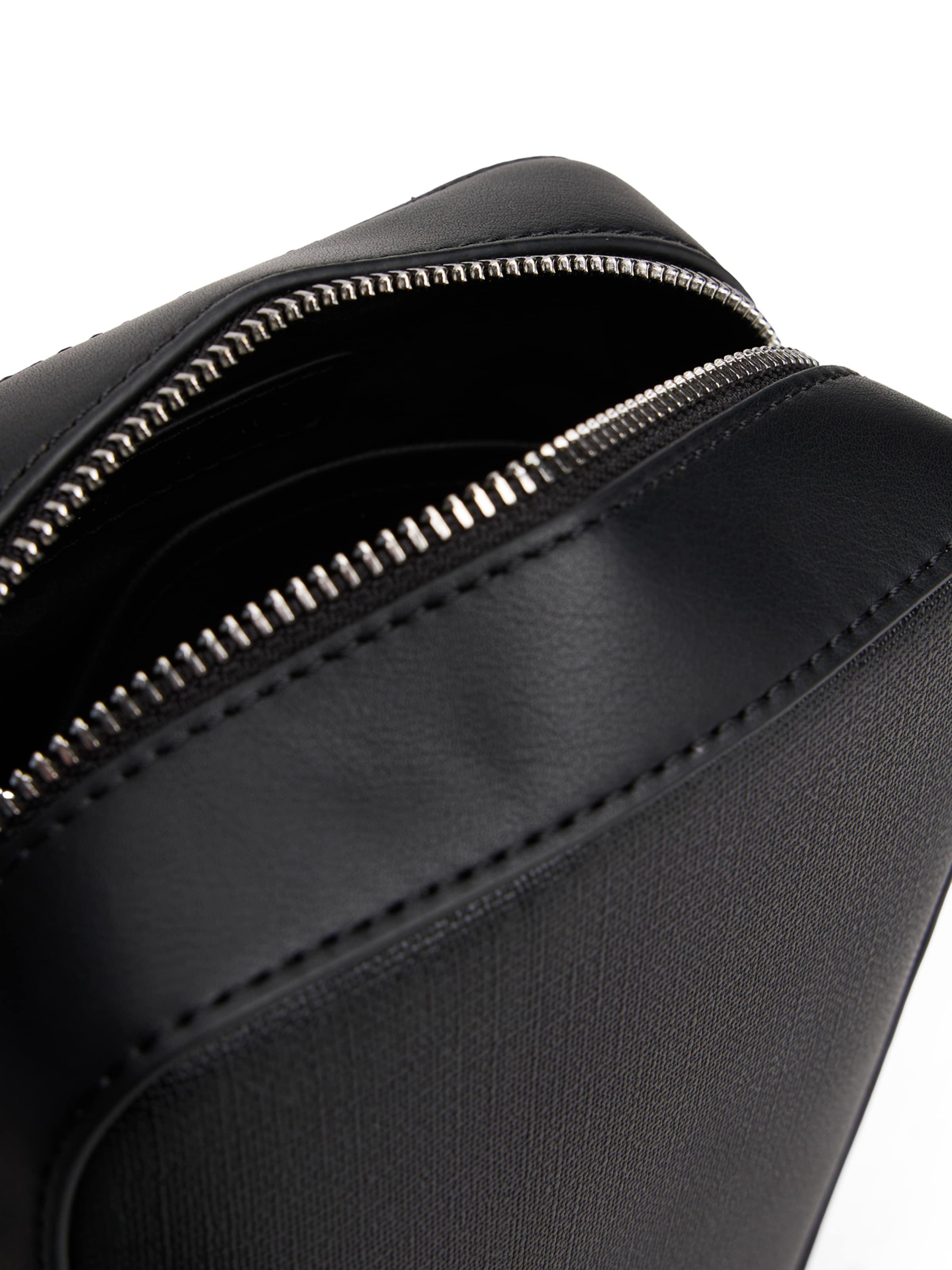 TOMMY HILFIGER Crossbody Bag in Black