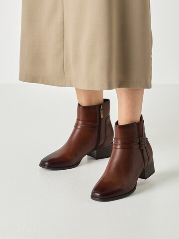 Bottines Tamaris en marron : devant