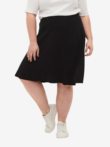 Zizzi - Falda 'VSKATER' en negro: frente