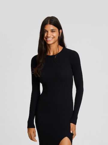 Rochie tricotat de la Bershka pe negru: față