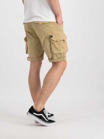 regular Pantaloni cargo di ALPHA INDUSTRIES in beige