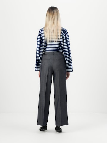 JDY Szabványos Ráncos nadrág 'JDYANTHONY BLOOM' - kék