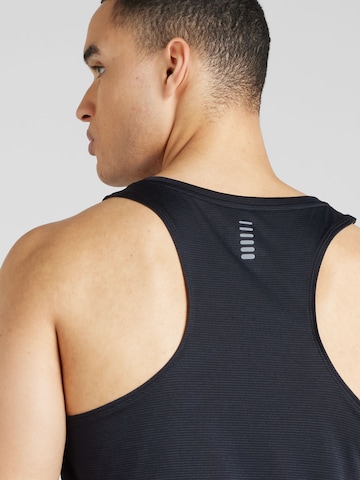 UNDER ARMOUR - Camiseta funcional 'Streaker' en negro