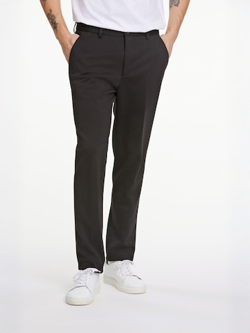 Lindbergh Slimfit Pak in Zwart