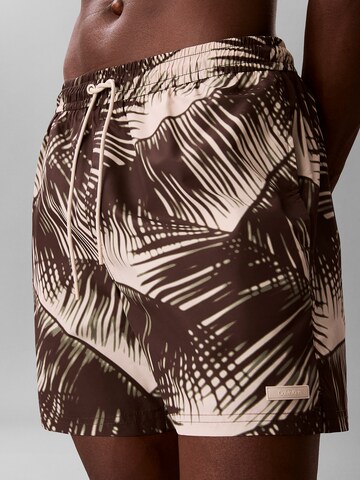 Calvin Klein Swimwear Regular Zwemshorts in Bruin