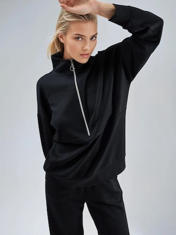 Hiccup Sweat suit in Black