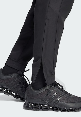 ADIDAS PERFORMANCE - Tapered Pantalón deportivo 'Tiro 26 Essentials' en negro