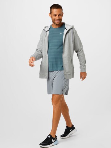 NIKE Sportsweatjacke in Grau