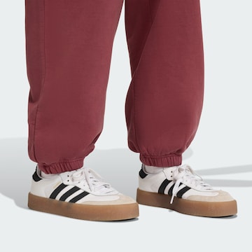 Baggy Pantaloni 'Essentials' di ADIDAS ORIGINALS in rosso