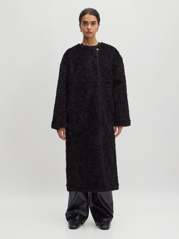 EDITED Between-seasons coat 'Brietta' in Black: front