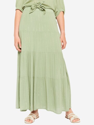 LolaLiza Skirt in Green: front