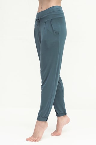 Kismet Yogastyle Slim fit Workout Pants 'Emerald' in Green