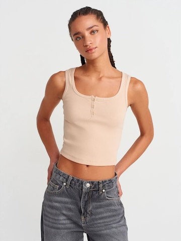Dilvin Top in Beige: voorkant