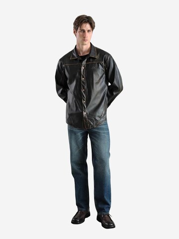 Giesto Comfort fit Button Up Shirt in Black: front
