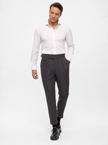 Antioch Tapered Hose in Grau