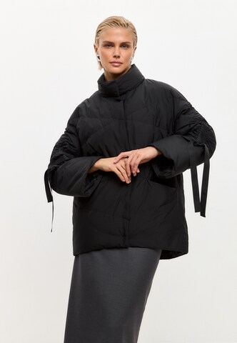 Veste d’hiver CESARE GASPARI en noir : devant