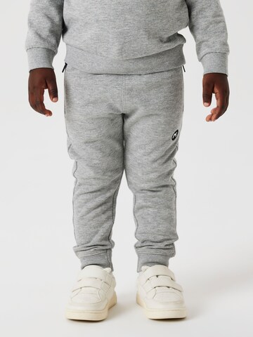 Tapered Pantaloni di NAME IT in grigio: frontale