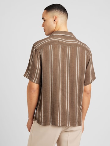 Abercrombie & Fitch Comfort Fit Skjorta i brun