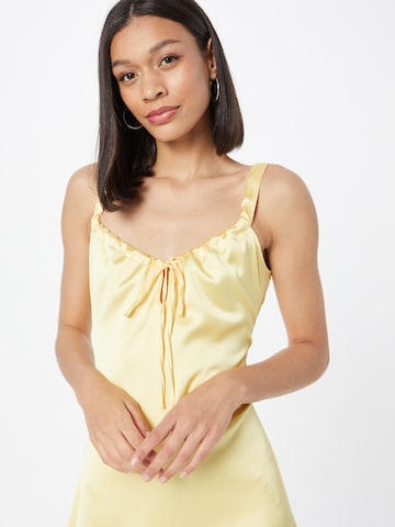 Robe NA-KD en jaune